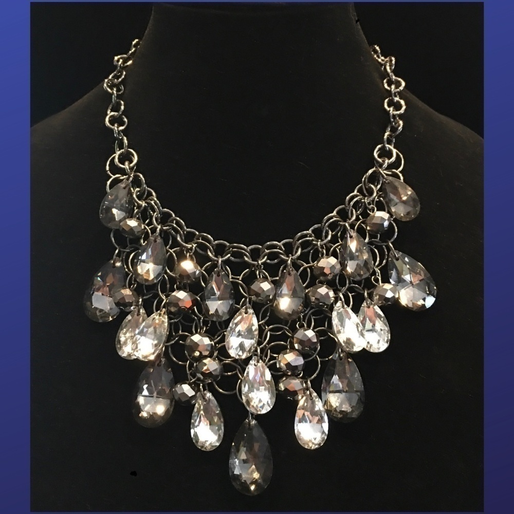 Alfani Bohemian Faceted Crystal Teardrop Bib Necklace Smokey Gray Nwot 89$